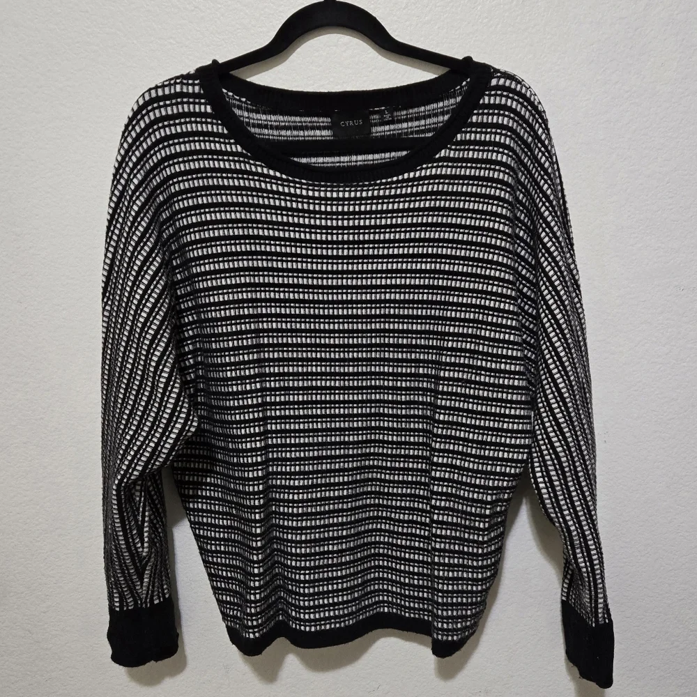 Cyrus Black & White Checkered Sweater Dolman Sleeves Size Large - Picture 3 of 9